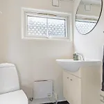 Holiday home Stunning In With Kitchen