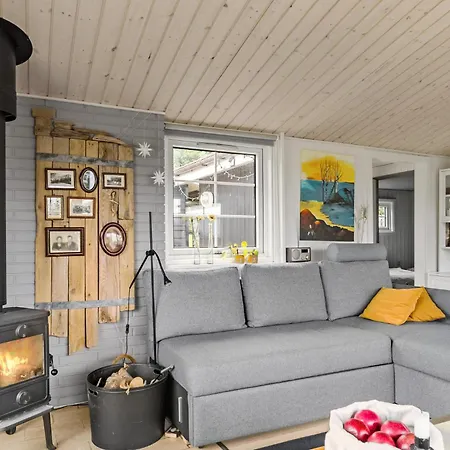 Holiday home Stunning In With Kitchen